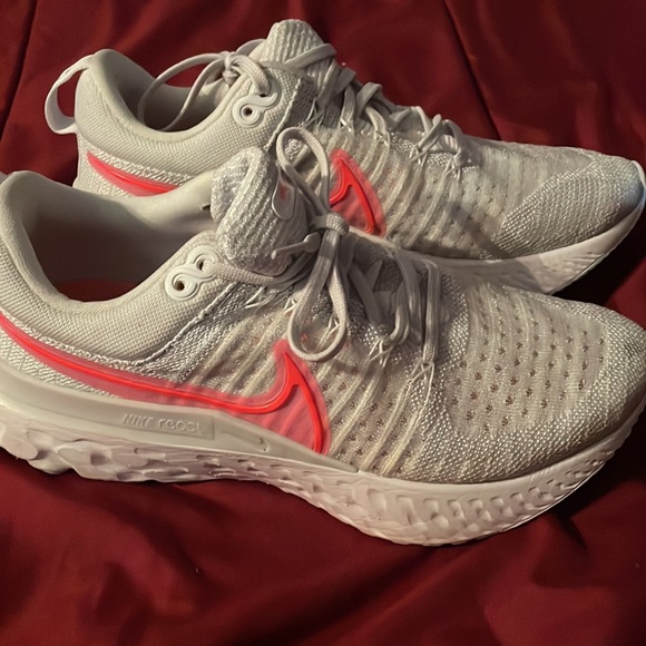 Nike React Women’s running shoes - Size 9 - off white/gray and pink - Picture 2 of 7
